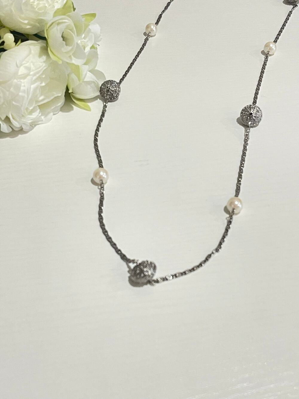 AVON WN Silver Tone Scroll Chain Faux Pearl Necklace